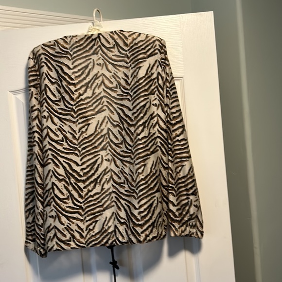 Women blouse brown zebra. Size M, brand new. - Picture 3 of 4